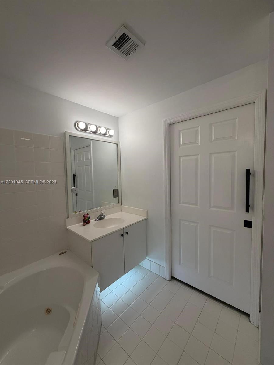 DORAL HOUSE CONDO NO 3 - Residential