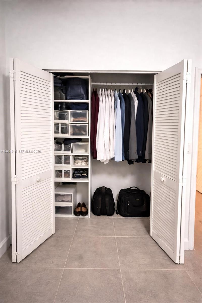 DORAL HOUSE CONDO NO 3 - Residential