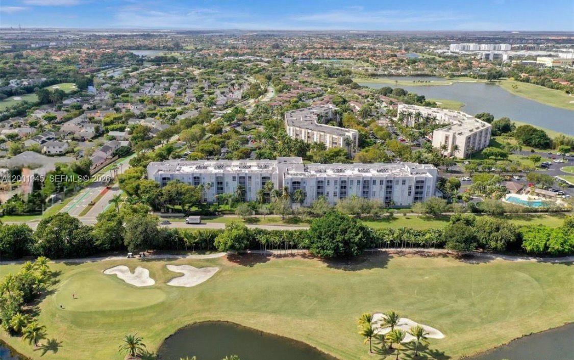 DORAL HOUSE CONDO NO 3 - Residential