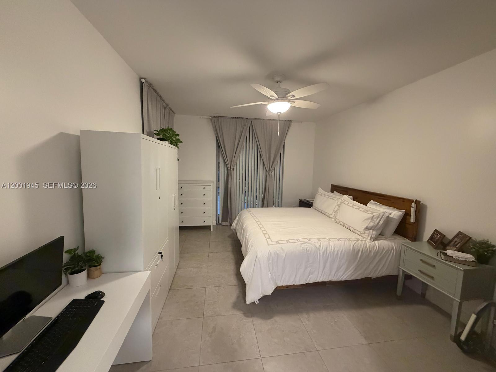 DORAL HOUSE CONDO NO 3 - Residential