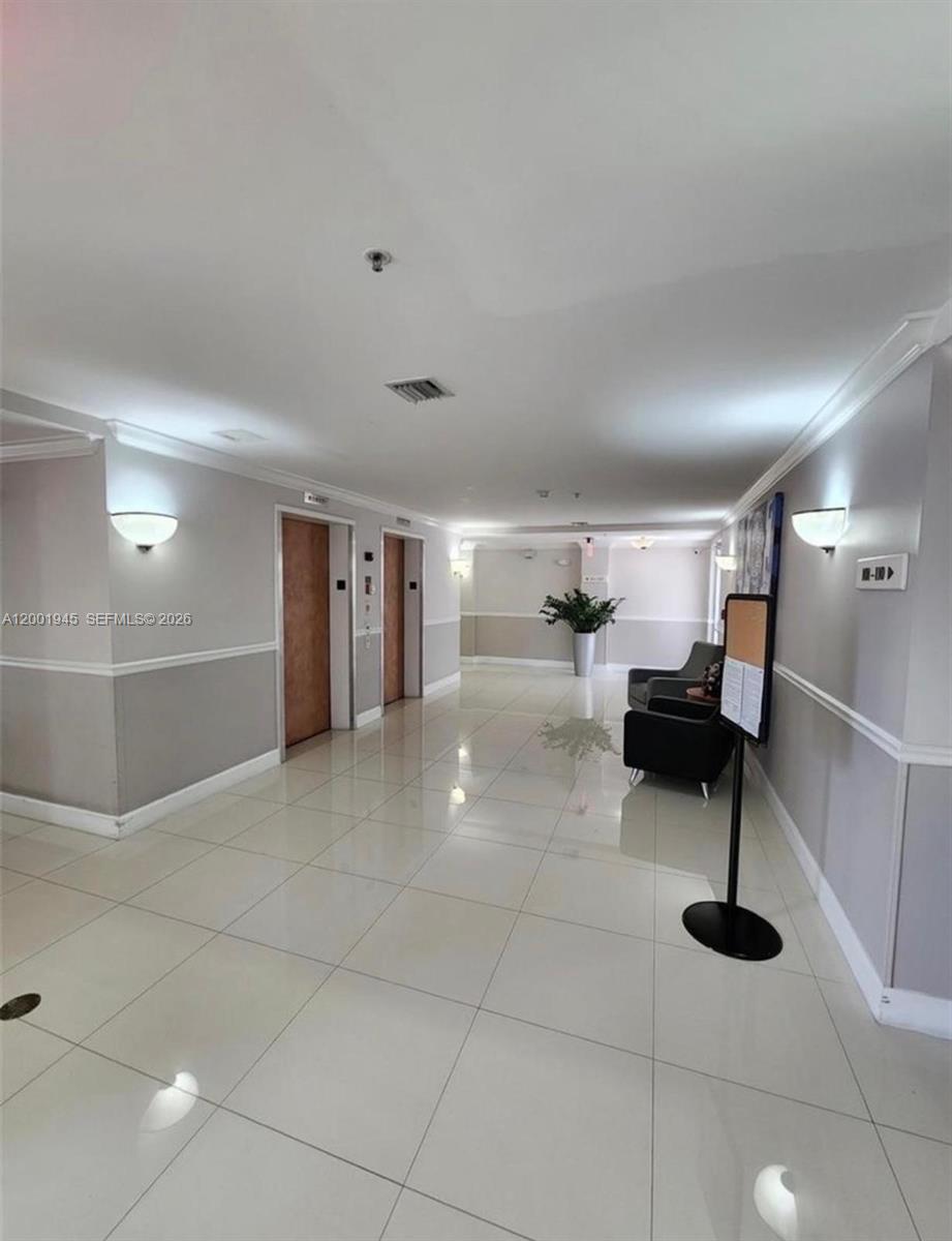 DORAL HOUSE CONDO NO 3 - Residential