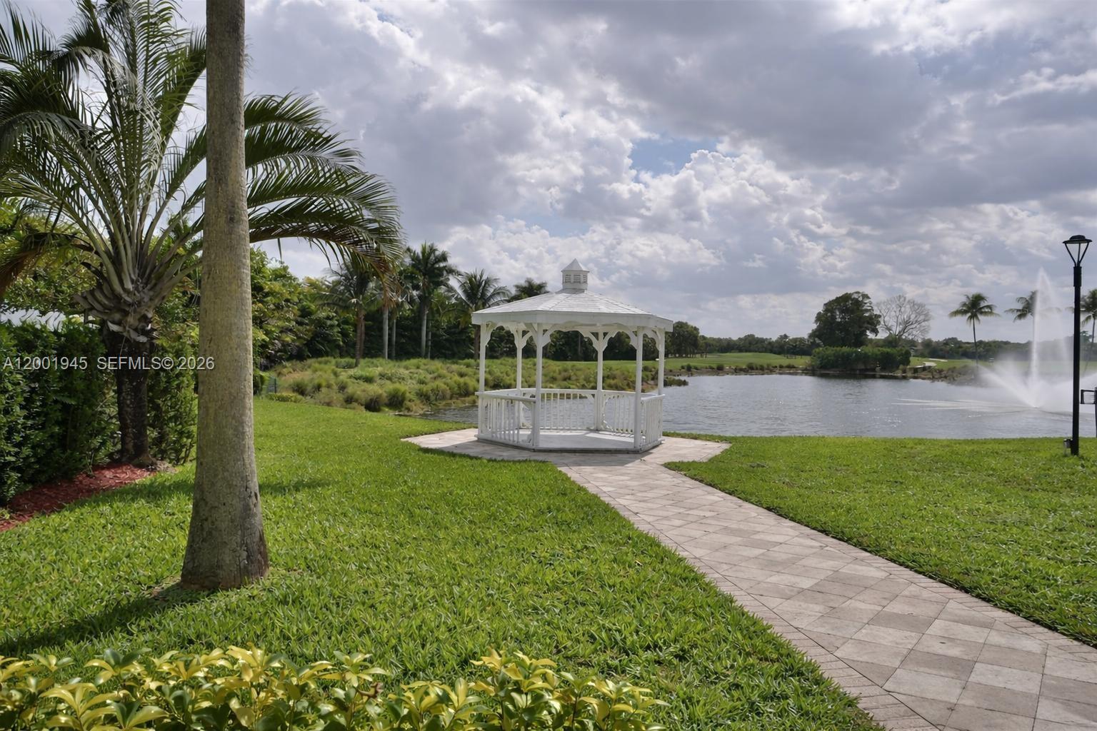 DORAL HOUSE CONDO NO 3 - Residential