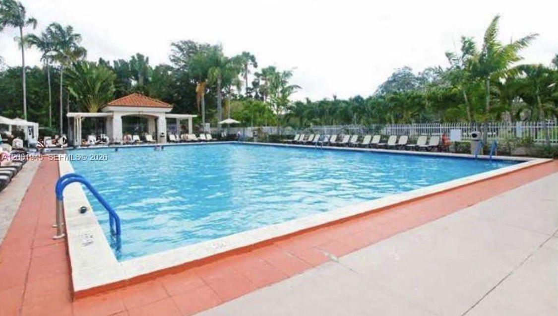 DORAL HOUSE CONDO NO 3 - Residential