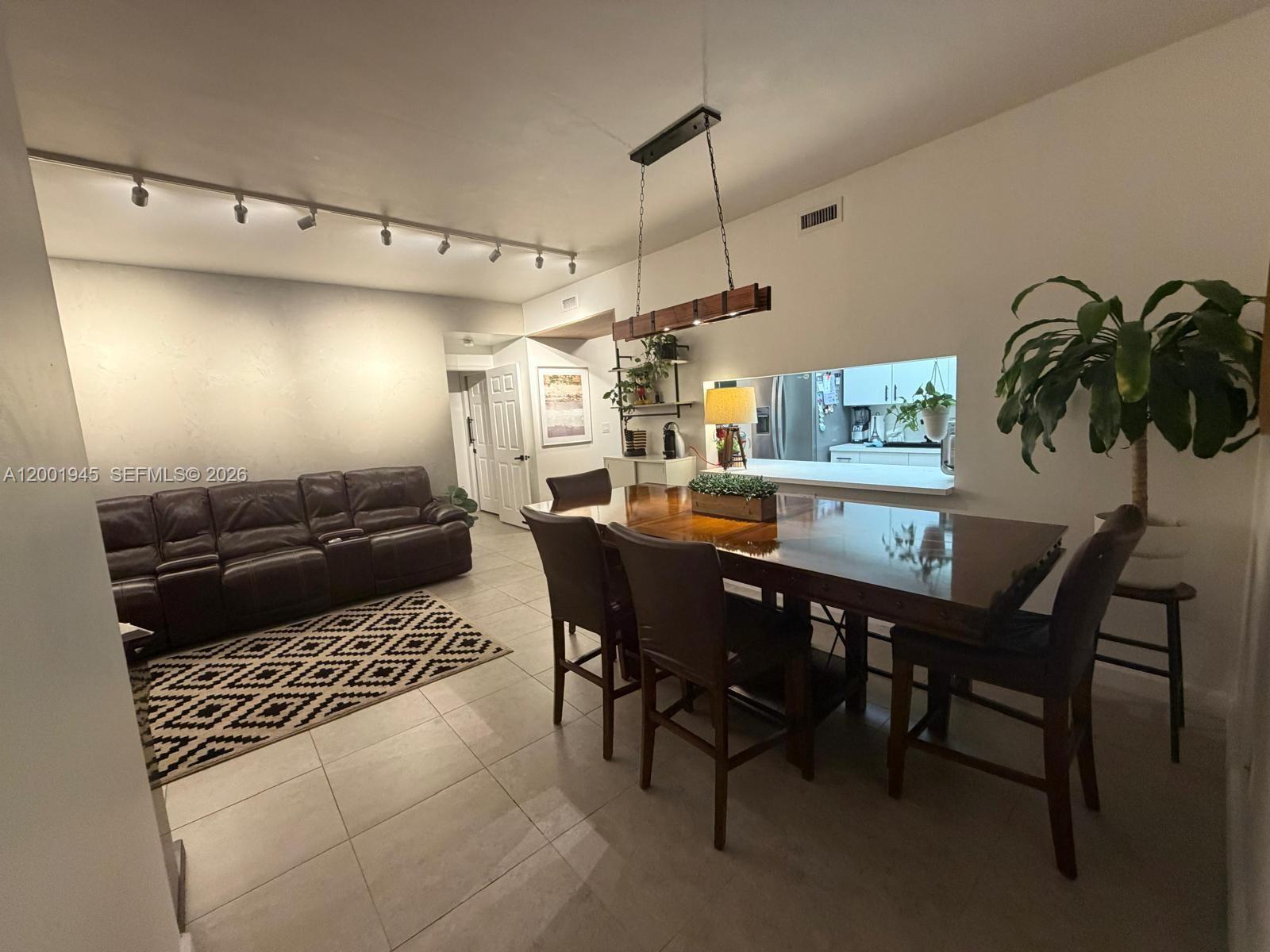 DORAL HOUSE CONDO NO 3 - Residential