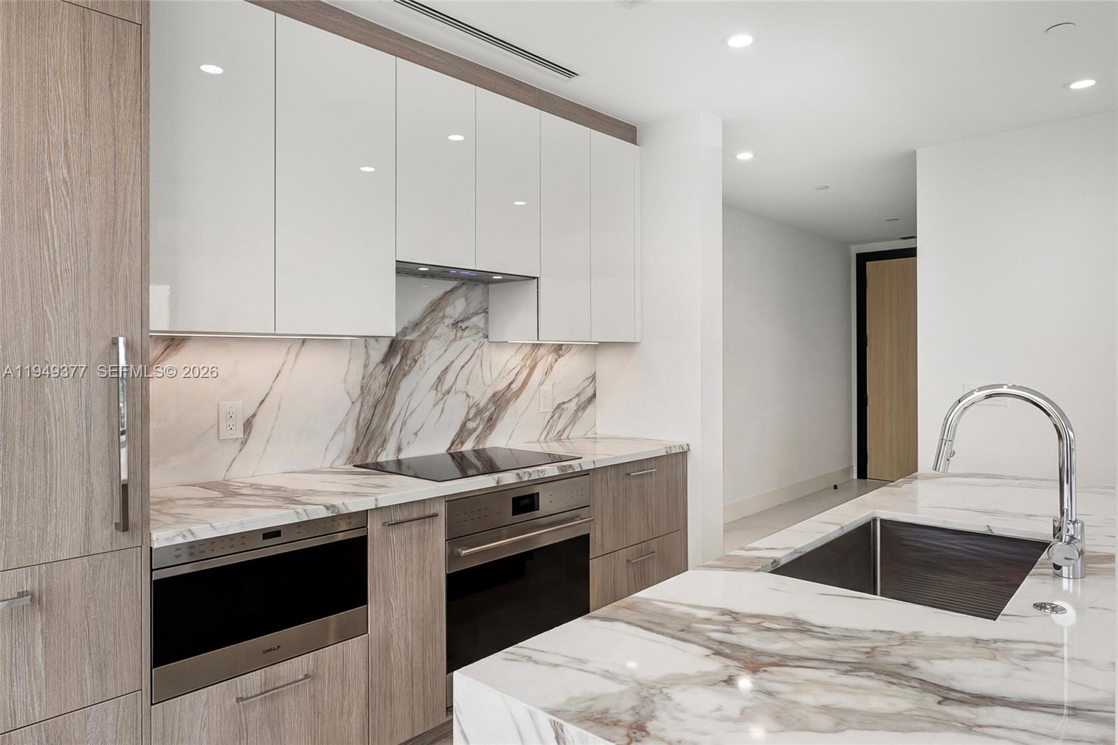 151 N Seabreeze 1003-E