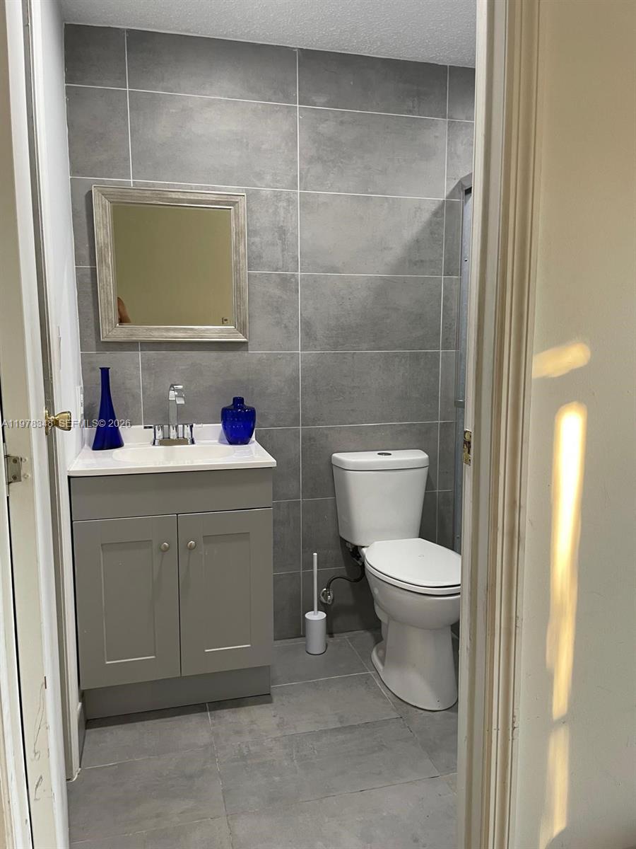 GATEWAY WEST CONDO - Residential Lease