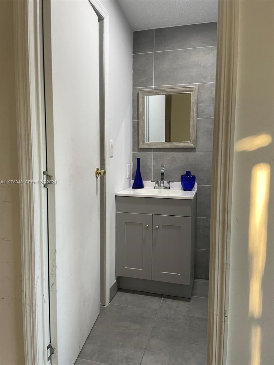GATEWAY WEST CONDO - Residential Lease