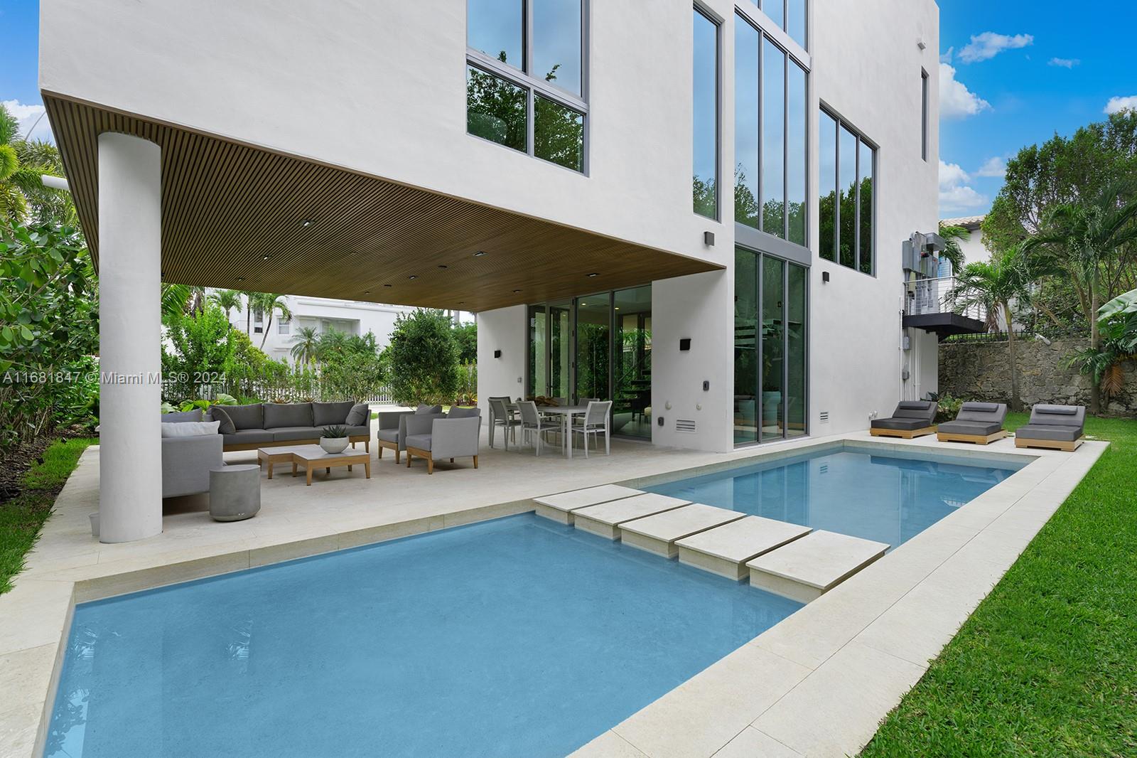 CRYSTAL VIEW - Residential