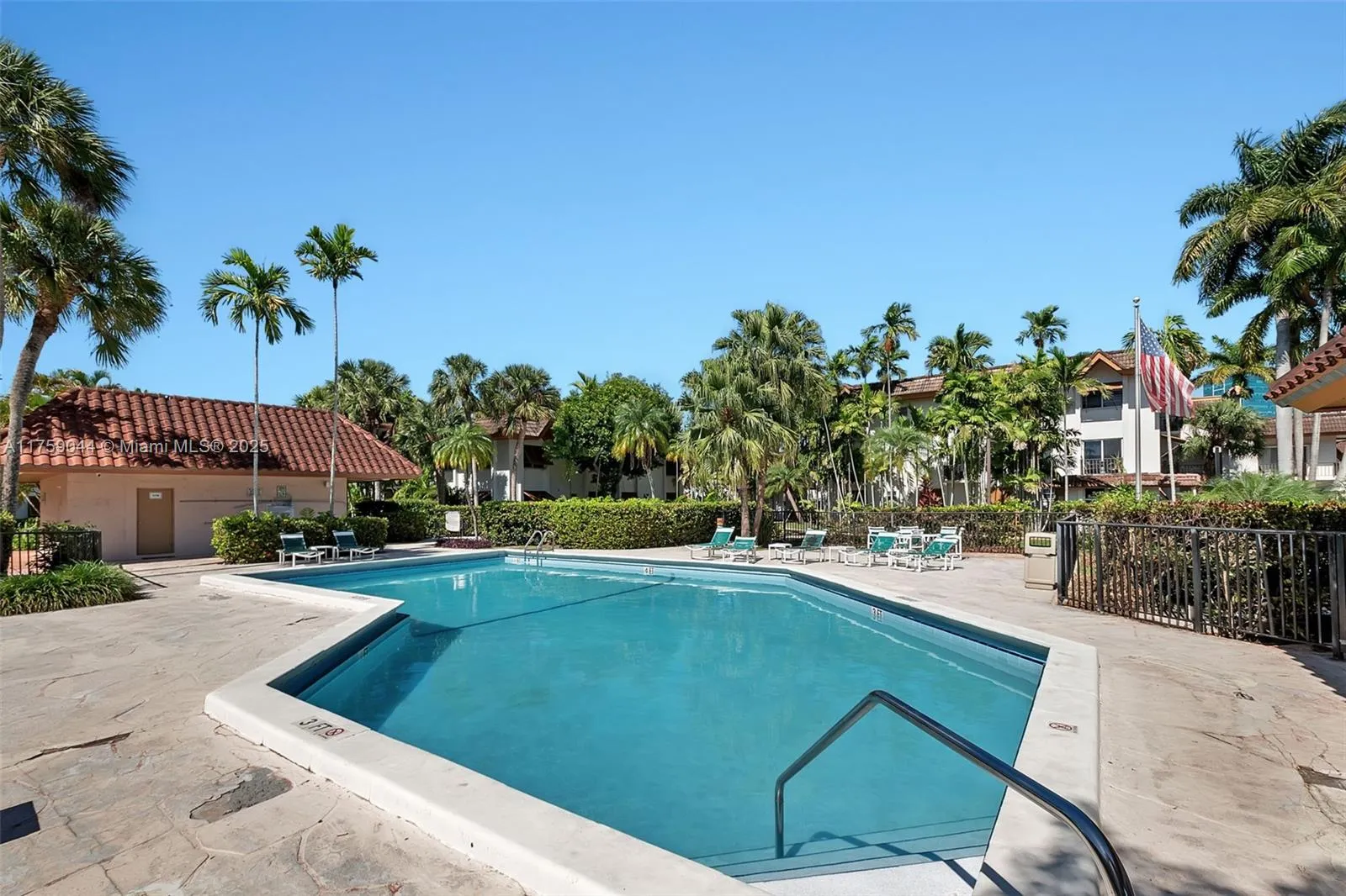 Miami, Florida 33156, United States, 1 Bedroom Bedrooms, ,1 BathroomBathrooms,Residential,Active,85092