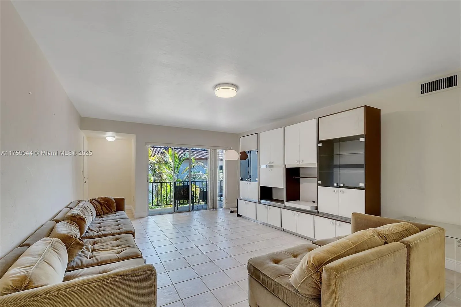 Miami, Florida 33156, United States, 1 Bedroom Bedrooms, ,1 BathroomBathrooms,Residential,Active,85092