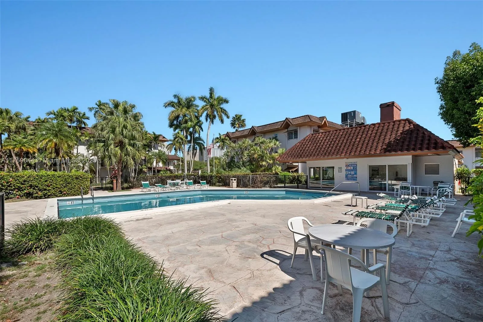 Miami, Florida 33156, United States, 1 Bedroom Bedrooms, ,1 BathroomBathrooms,Residential,Active,85092