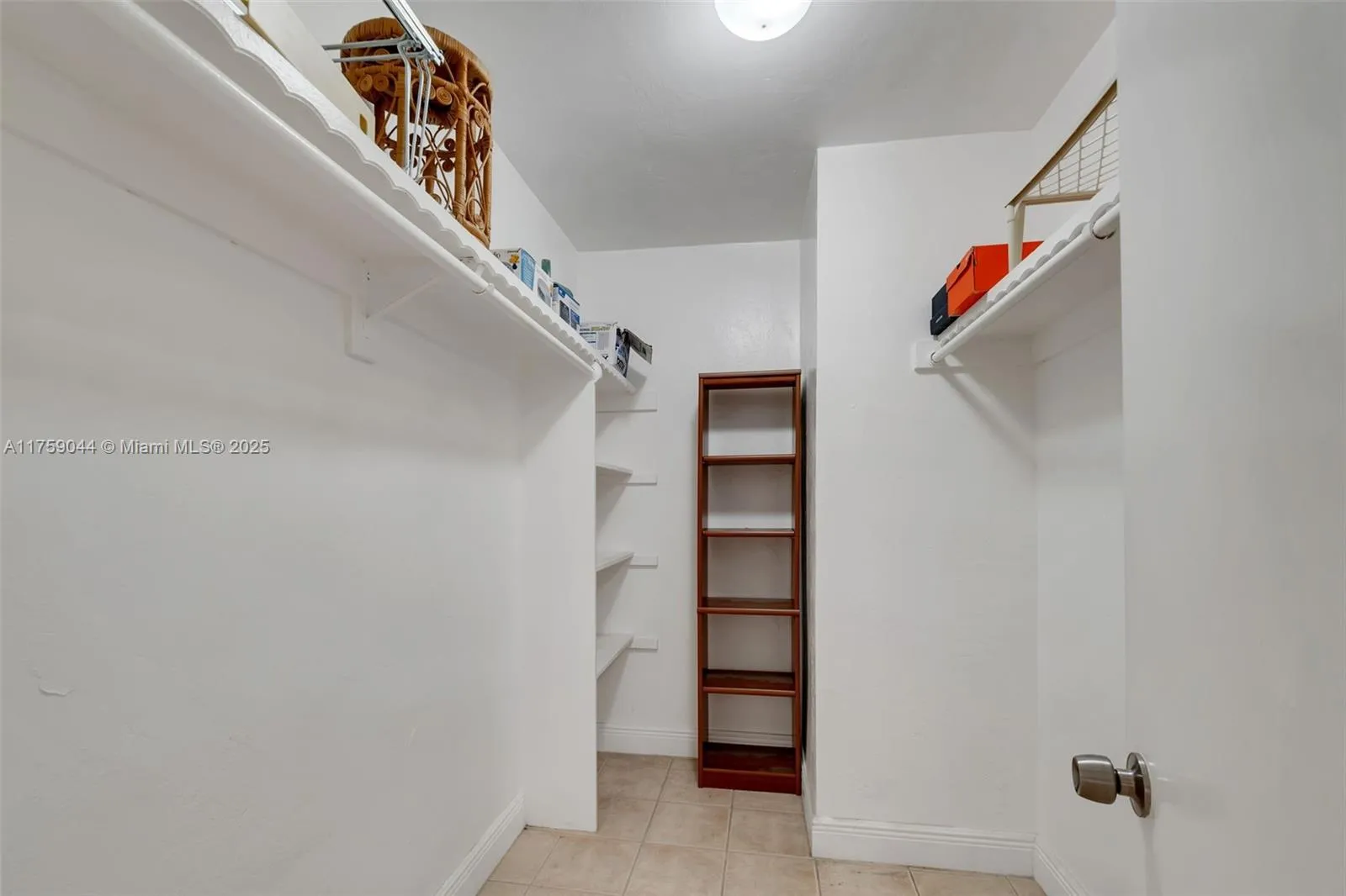 Miami, Florida 33156, United States, 1 Bedroom Bedrooms, ,1 BathroomBathrooms,Residential,Active,85092