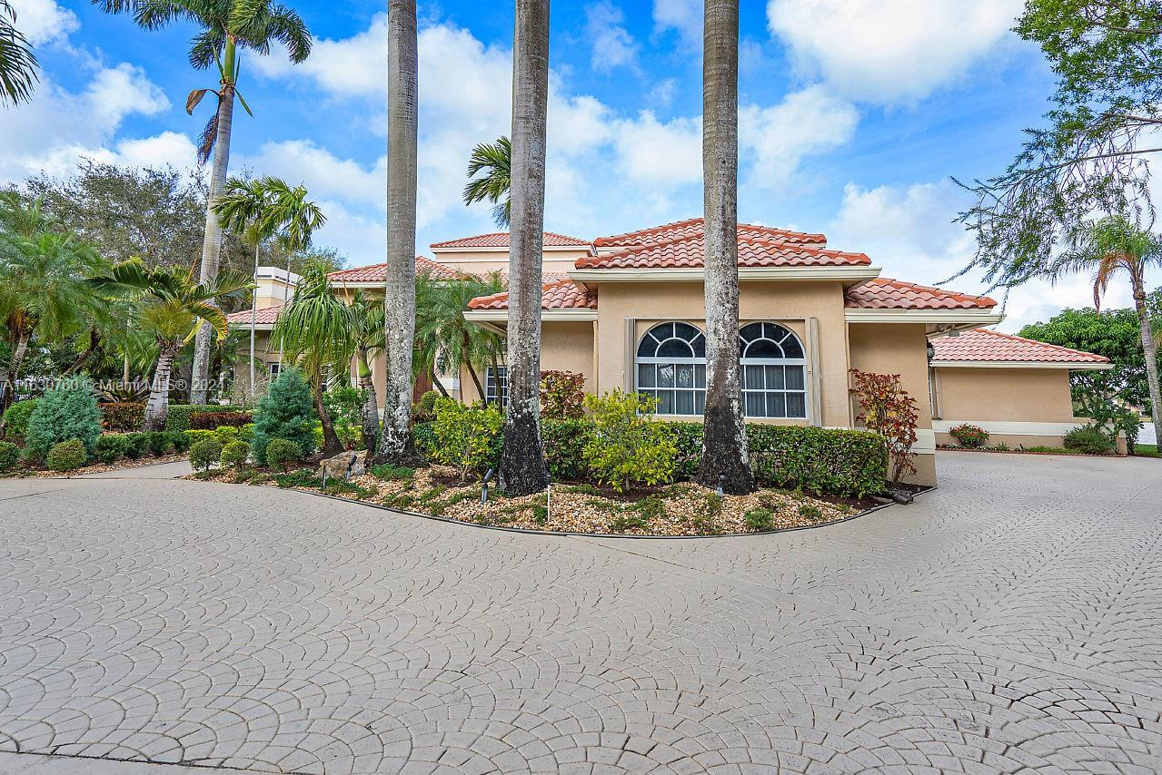 7701 Salem Ln
