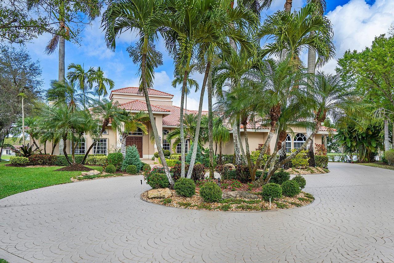 7701 Salem Ln