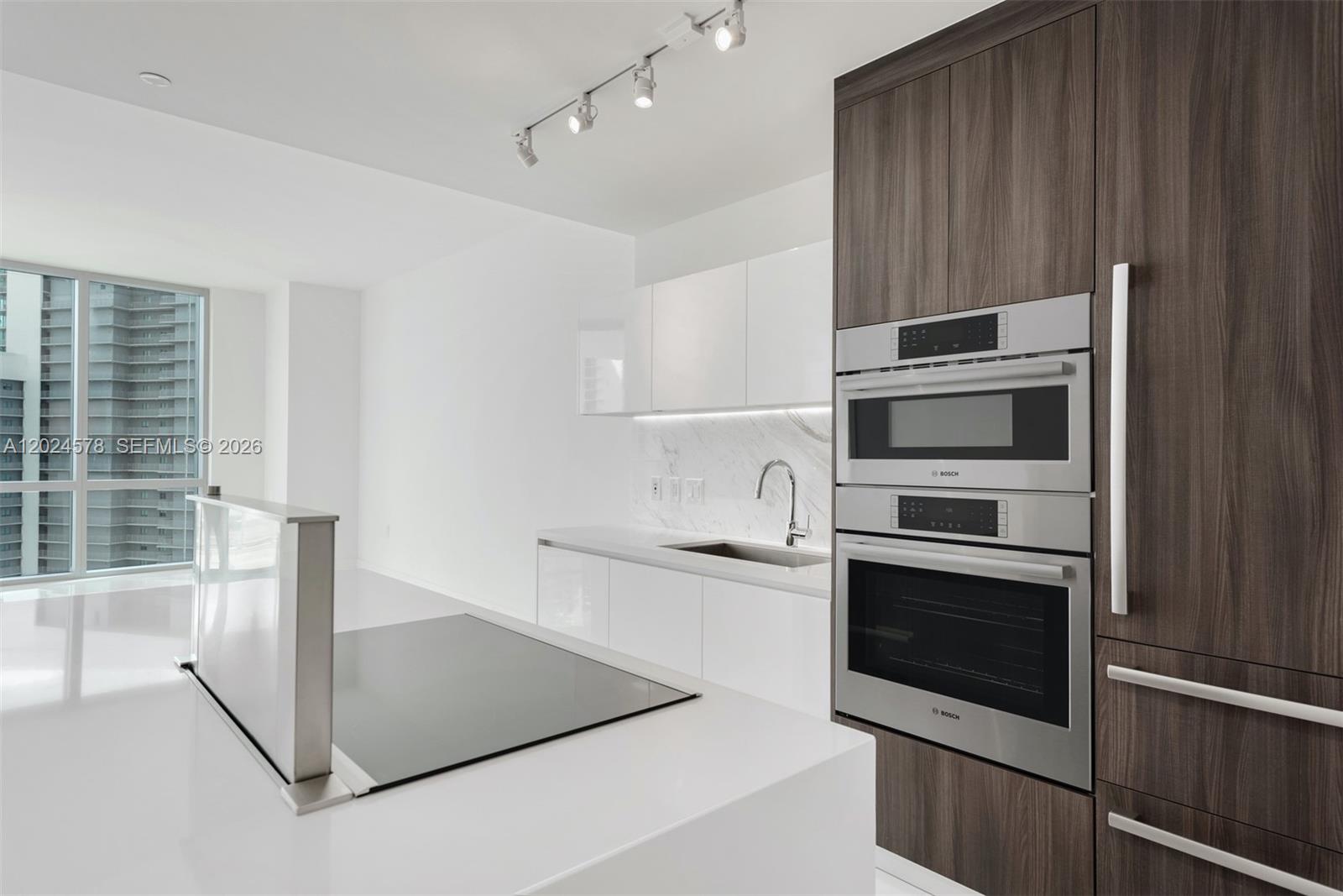 851 NE 1st Ave 4305