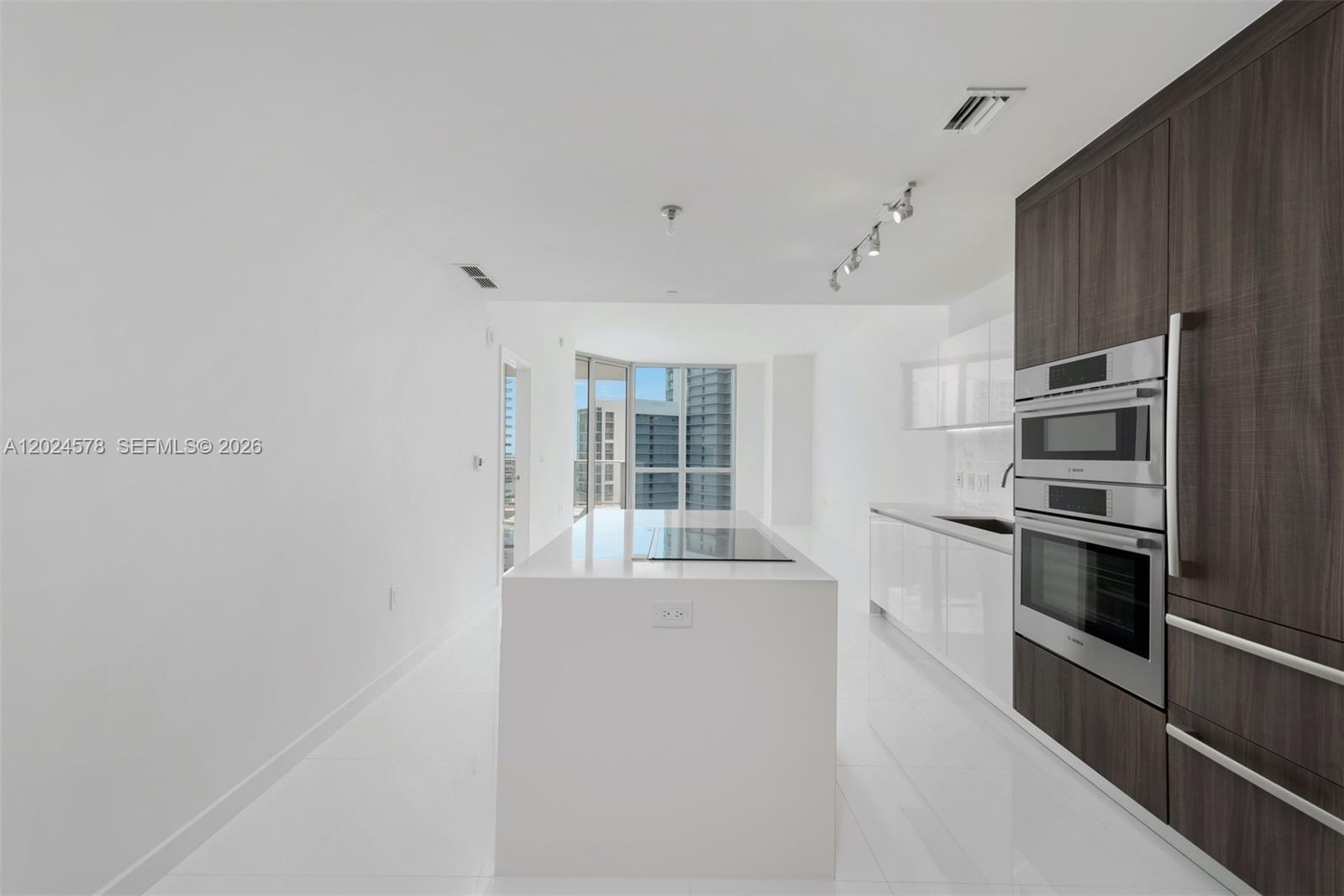 851 NE 1st Ave 4305