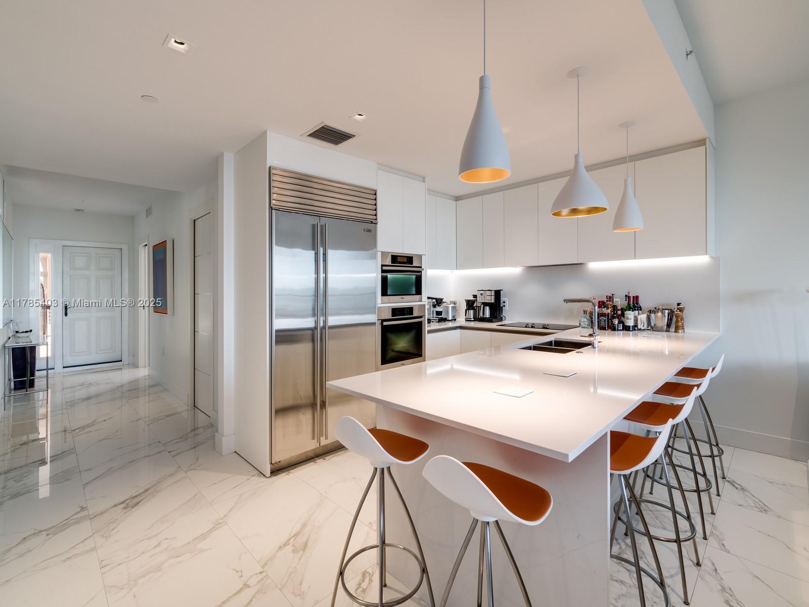 19152 Fisher Island Dr 19152