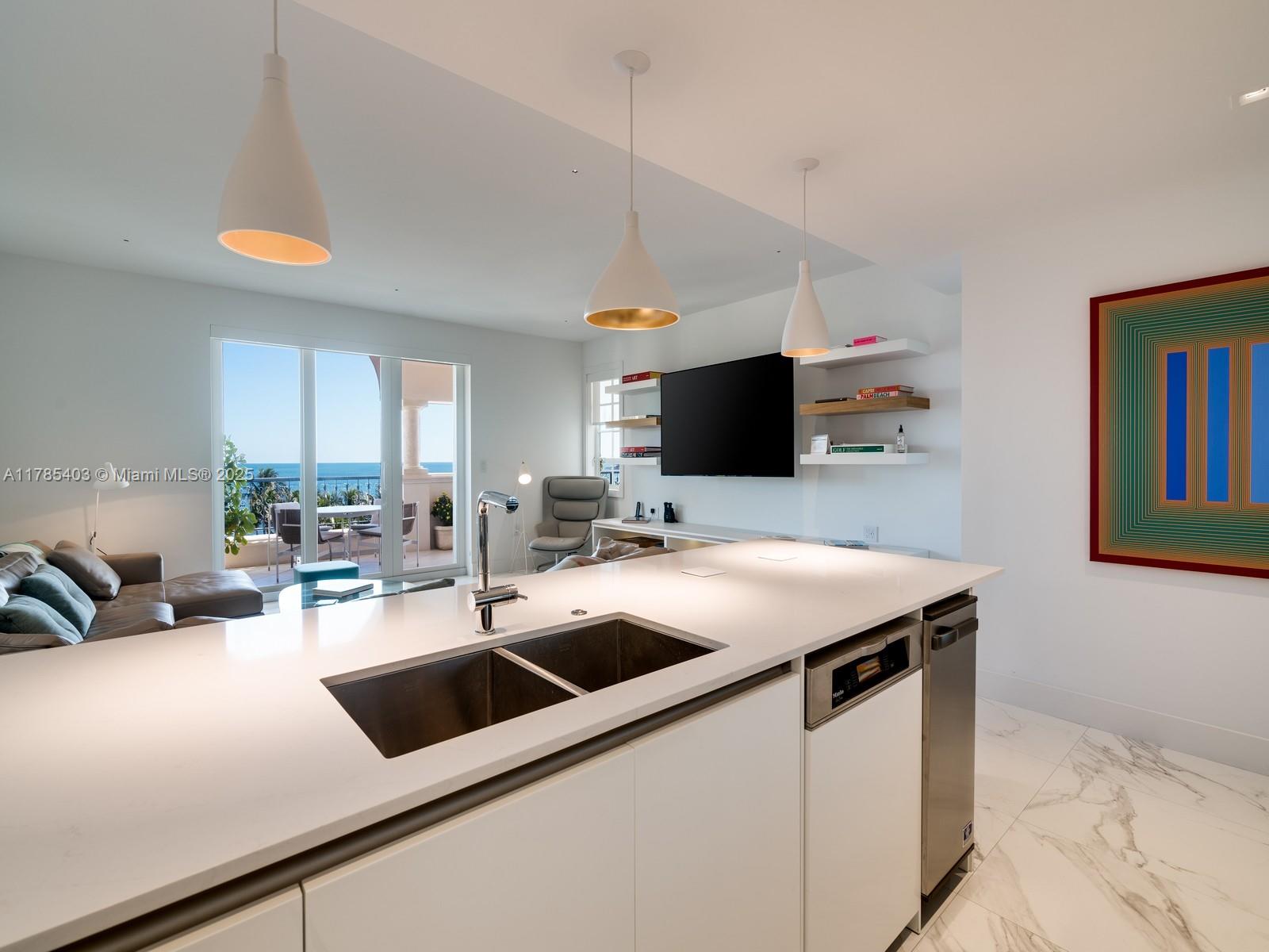 SEASIDE CONDO - Residential