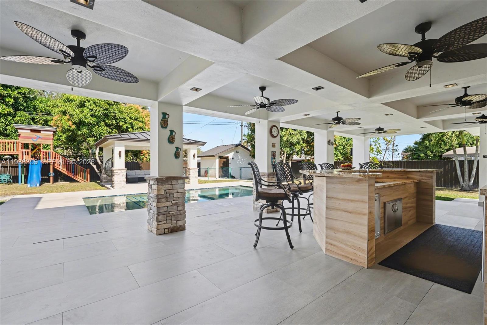 CLUB MANOR - Residential