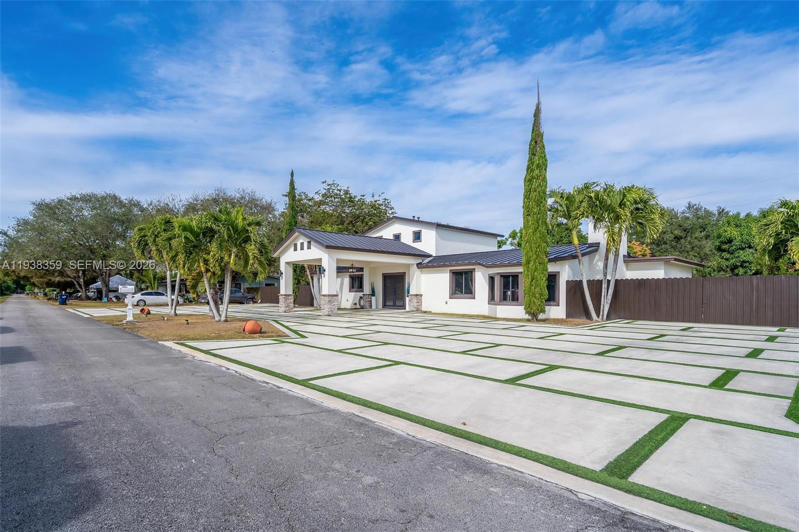 CLUB MANOR - Residential