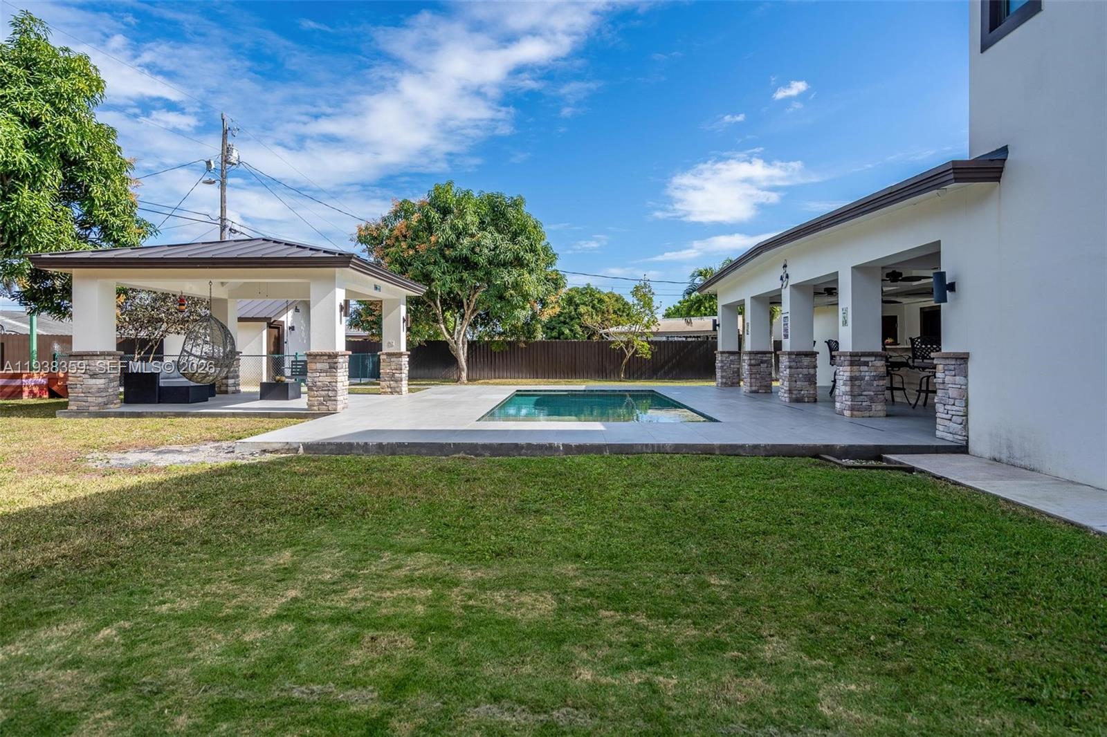 CLUB MANOR - Residential