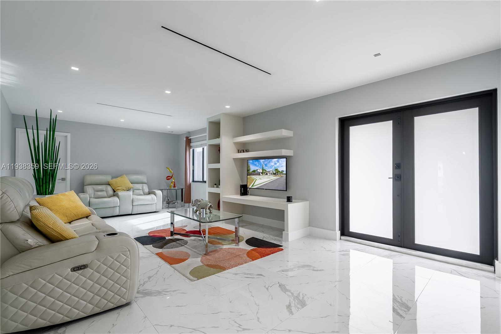 CLUB MANOR - Residential