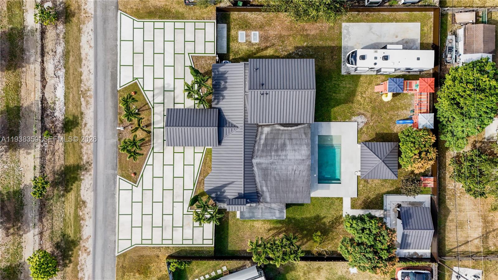 CLUB MANOR - Residential