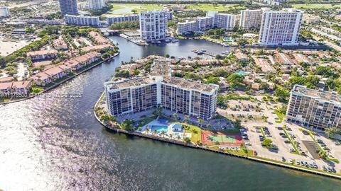 200 LESLIE CONDO - Residential