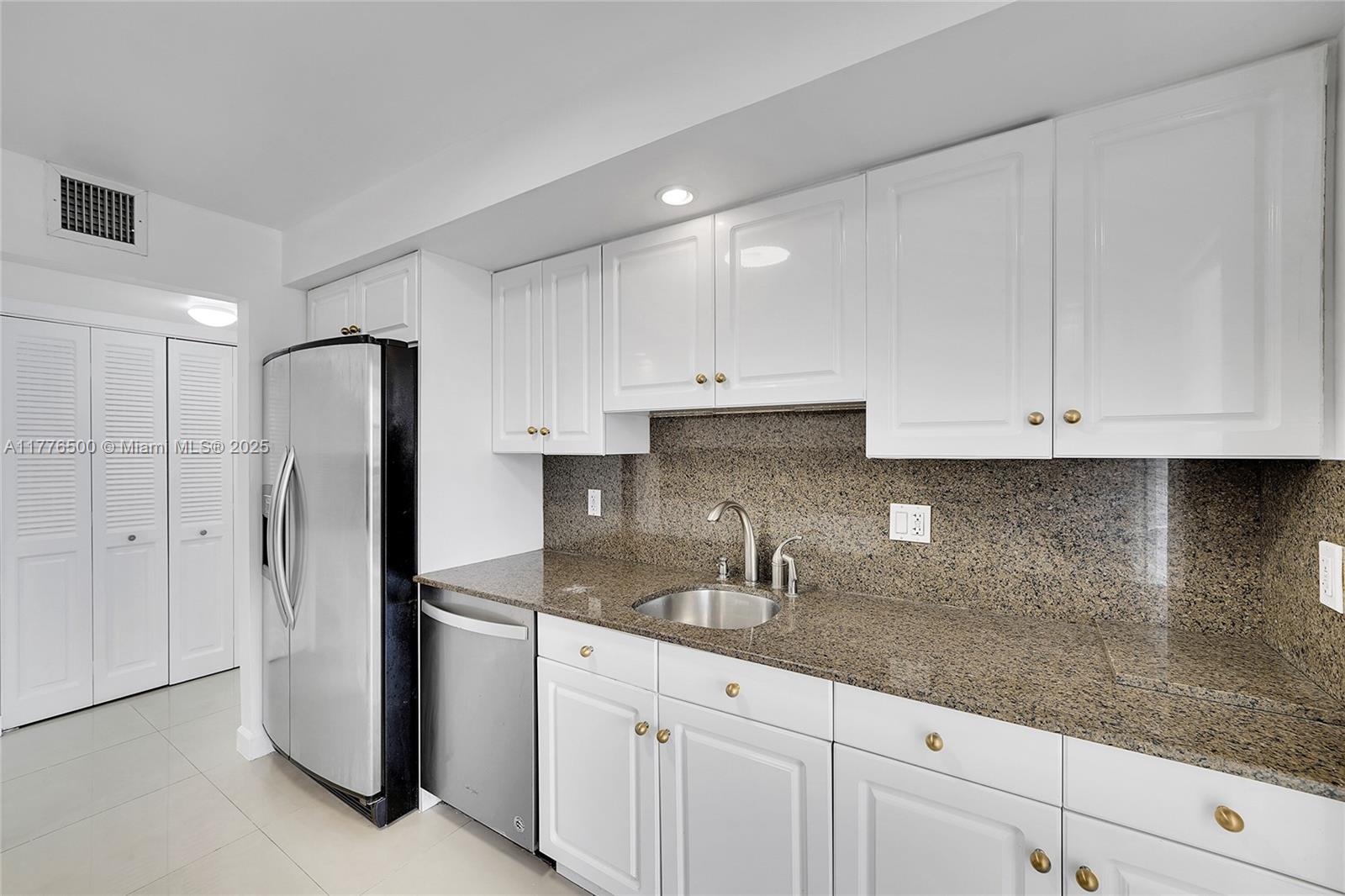 200 LESLIE CONDO - Residential