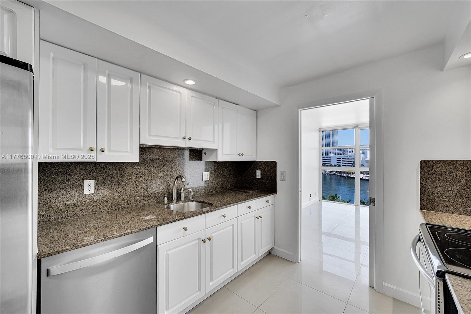 200 LESLIE CONDO - Residential