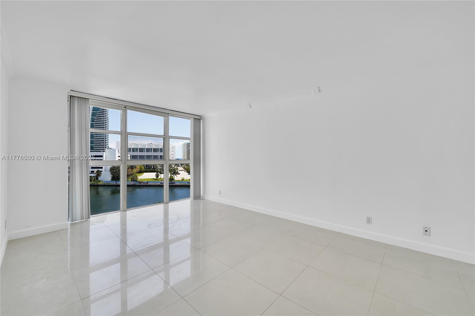 200 LESLIE CONDO - Residential