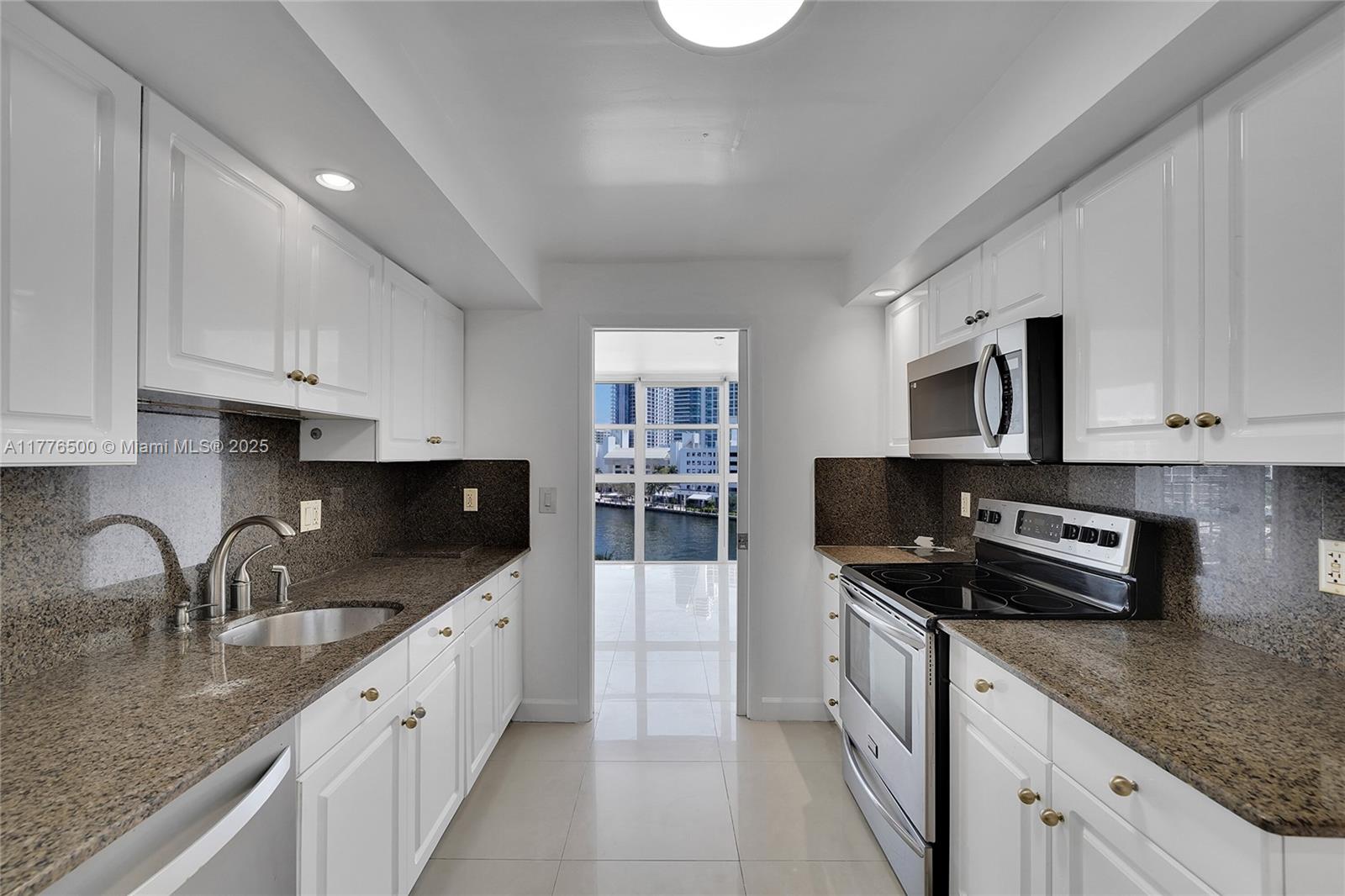 200 LESLIE CONDO - Residential