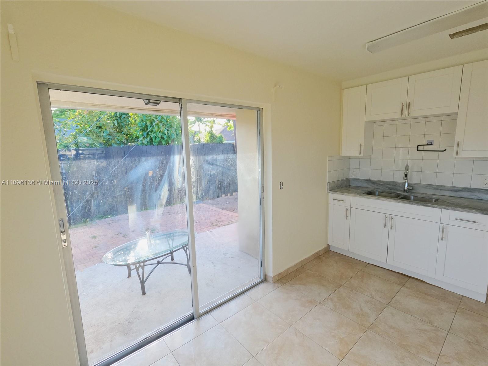 PALM SPRINGS - Residential Income