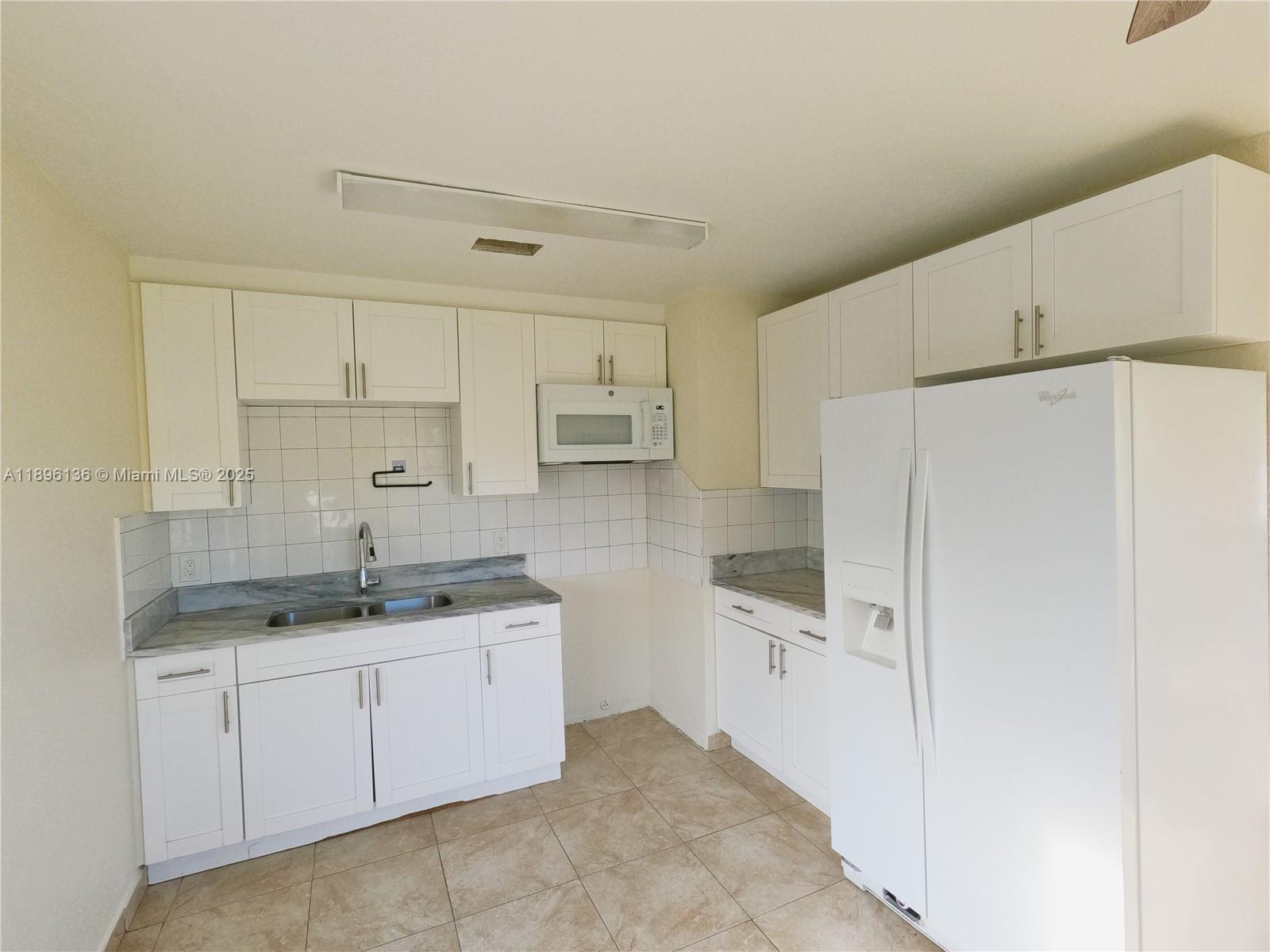 PALM SPRINGS - Residential Income