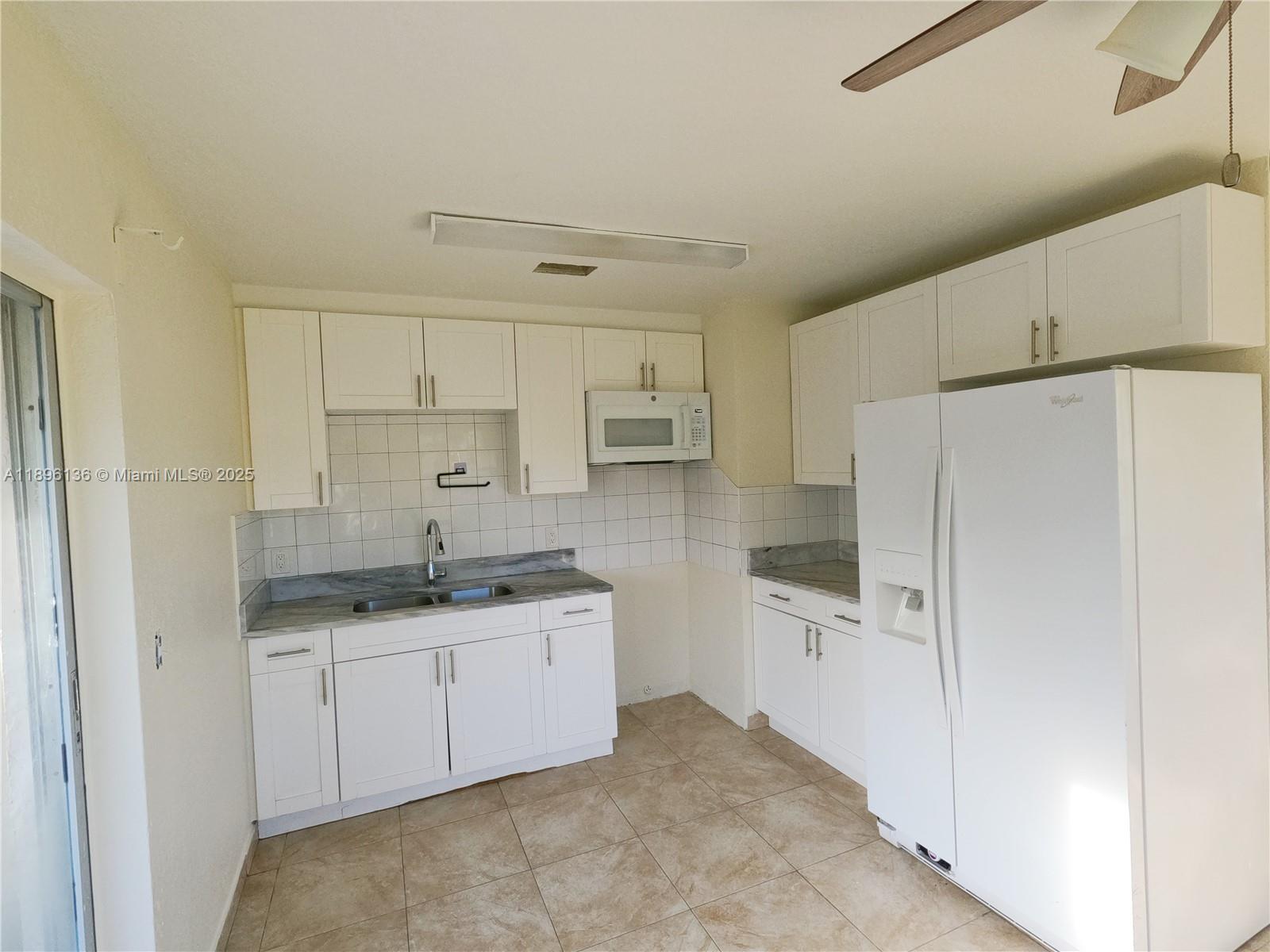 PALM SPRINGS - Residential Income