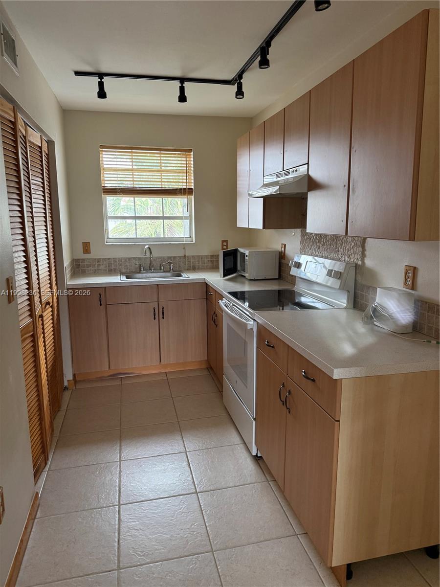 2260 SE 27th Dr 204-E