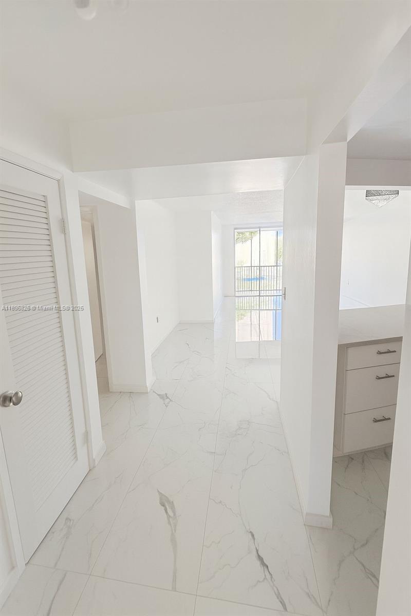 View photos, virtual tours, details... 1710 NE 191st St 307-3