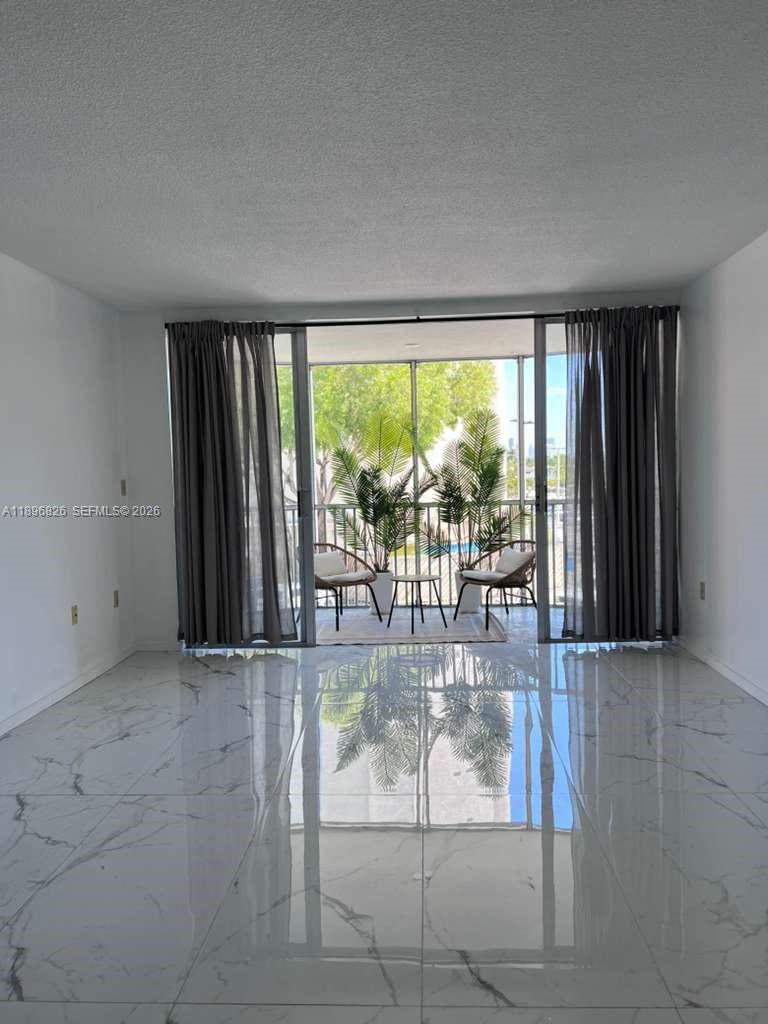 JADE WINDS GROUP BAMBOO G - Residential