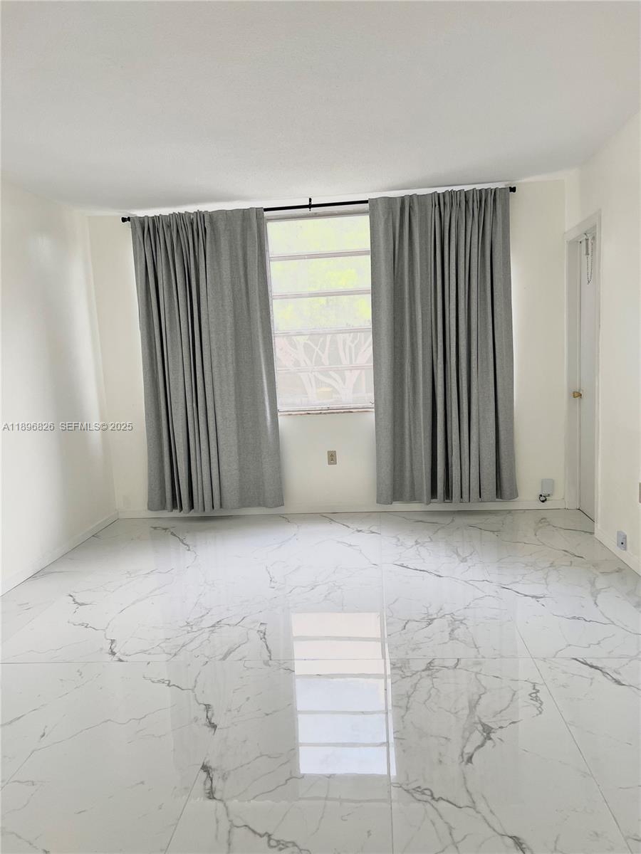 JADE WINDS GROUP BAMBOO G - Residential