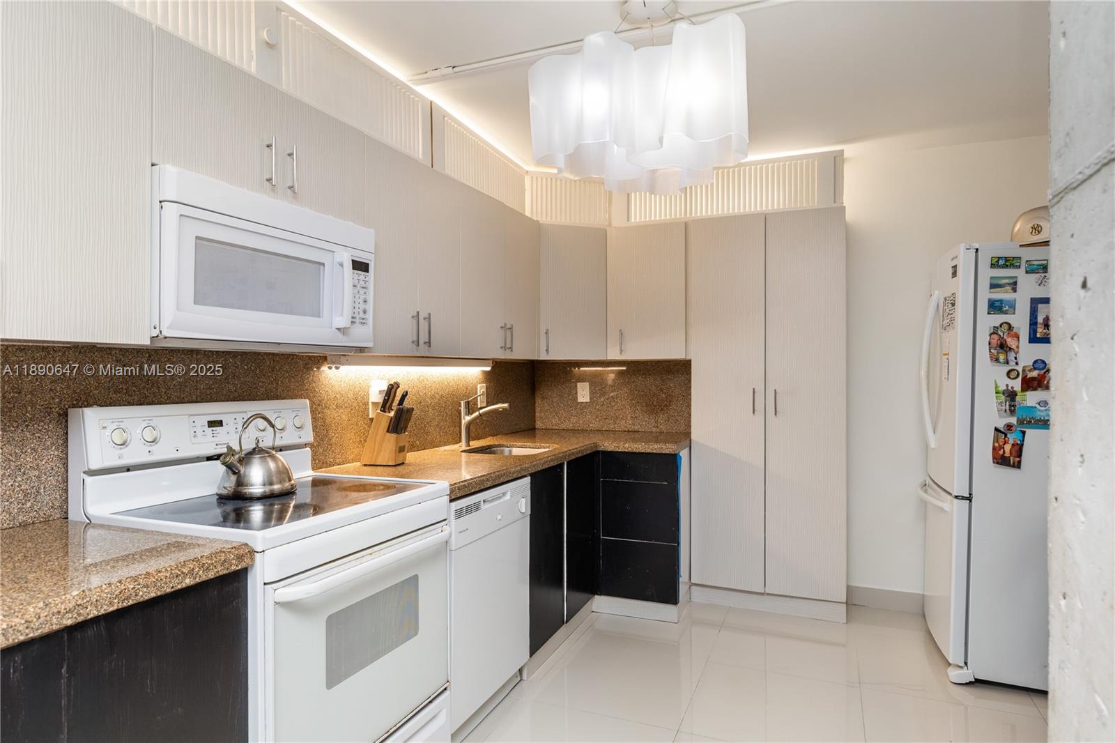 BRITANNIA AT QUADOMAIN CO - Residential Lease
