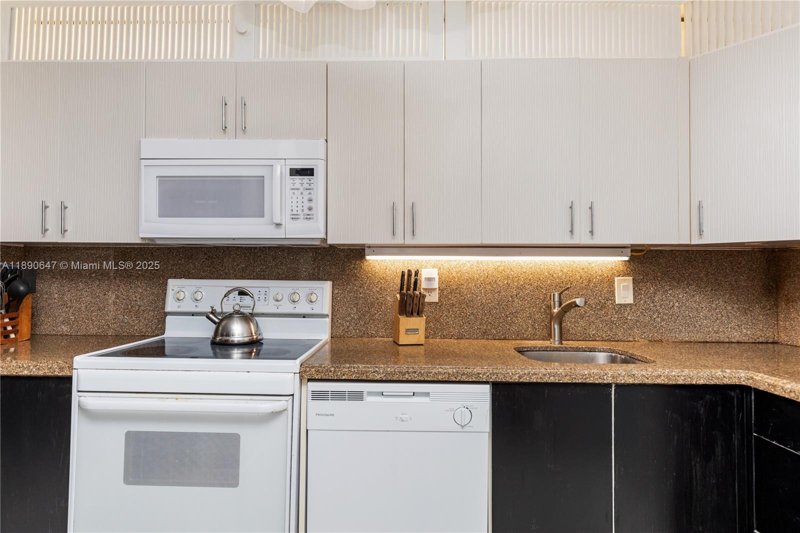 BRITANNIA AT QUADOMAIN CO - Residential Lease