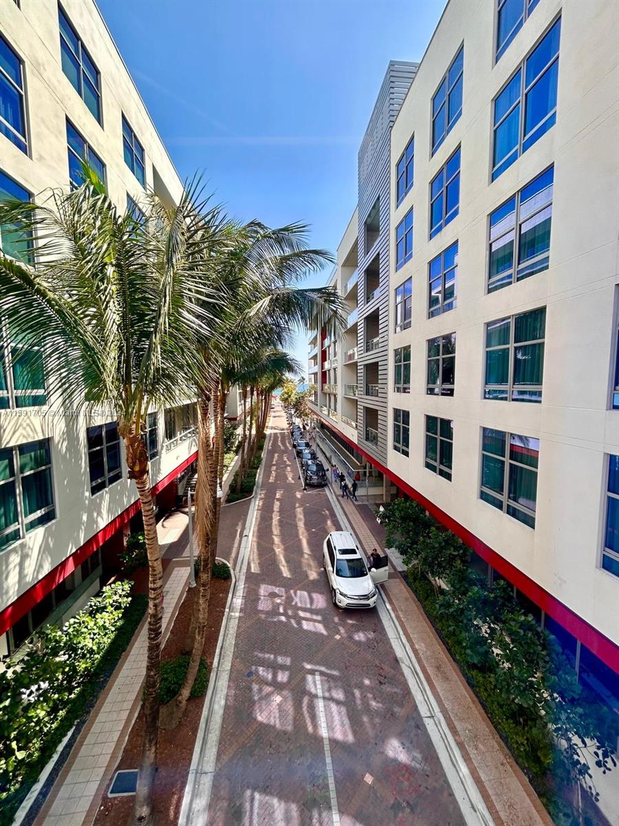 COSTA HOLLYWOOD CONDO - Residential