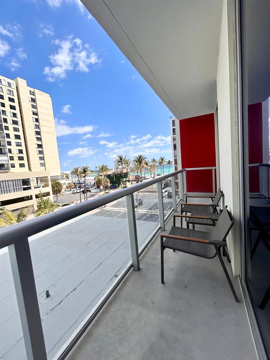 COSTA HOLLYWOOD CONDO - Residential