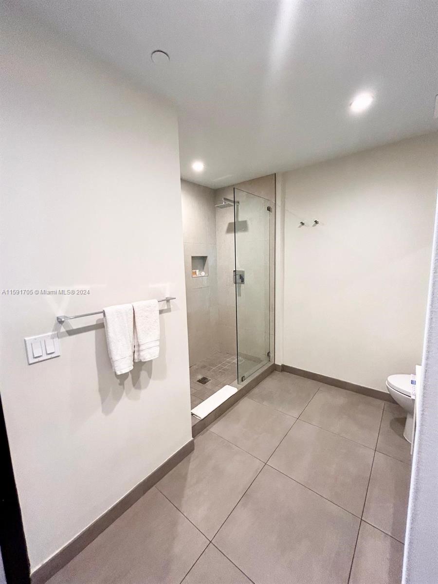 COSTA HOLLYWOOD CONDO - Residential