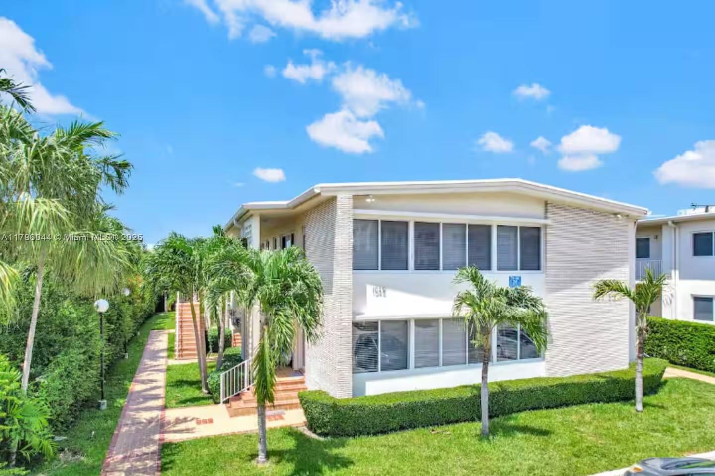 1029 94th St 9, Bay Harbor Islands, Miami-Dade County, Florida - 1 Bedrooms  
1 Bathrooms - 
