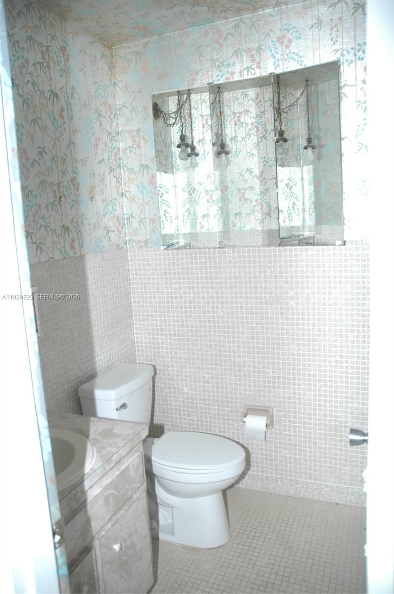 BEVERLY HILLS CONDO NUMBE - Residential