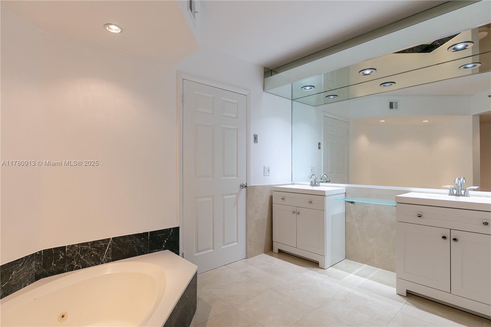 MYSTIC POINTE TOWER 600 - Residential