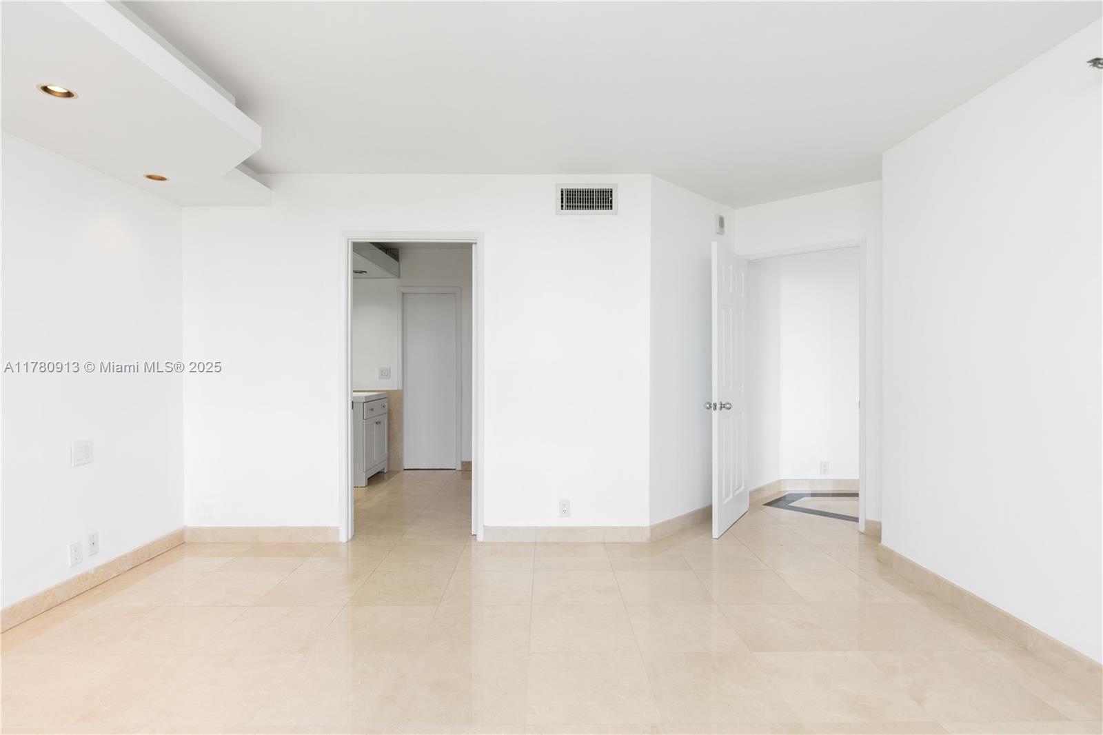 MYSTIC POINTE TOWER 600 - Residential