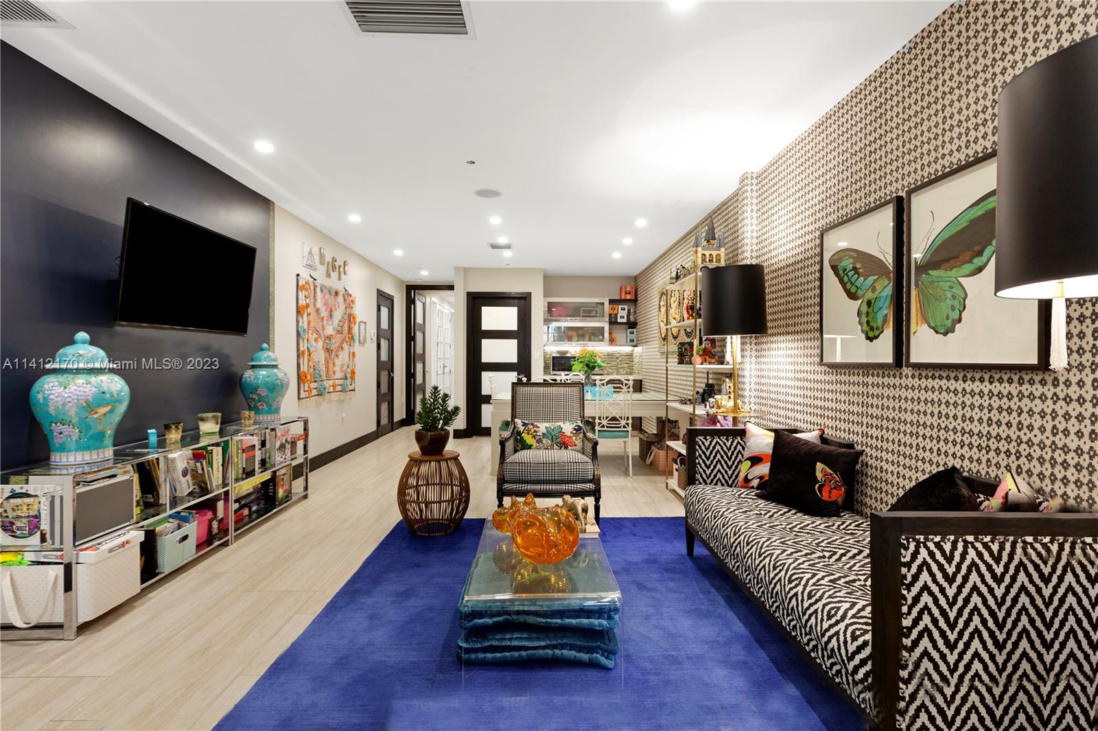 CLOISTERS ON THE BAY COND - Residential