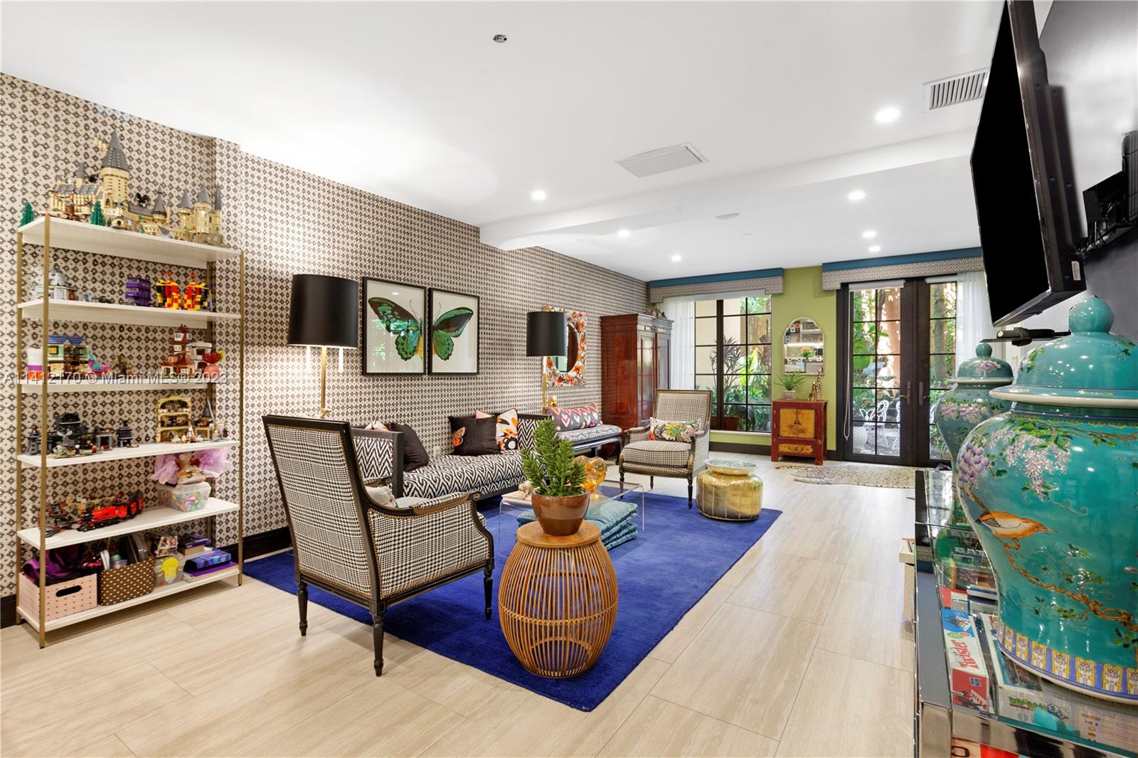 CLOISTERS ON THE BAY COND - Residential